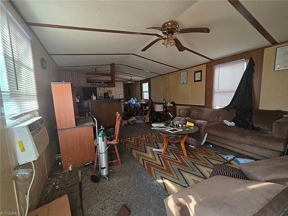 4th image of 6523 Bishop Rd