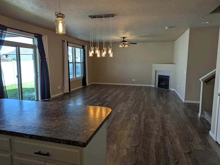 317 S Molly Mitchell Dr — Photo 2