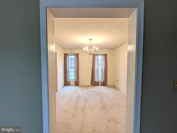 4th image of 183 Darlington Cir