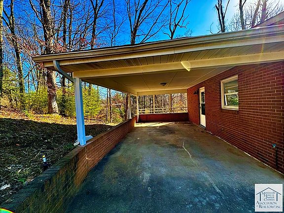4th image of 905 Meadow Ln