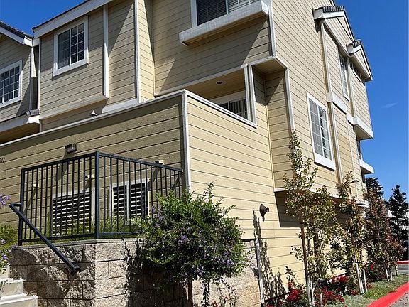 4th image of 2800 Plaza Del Amo Unit 212
