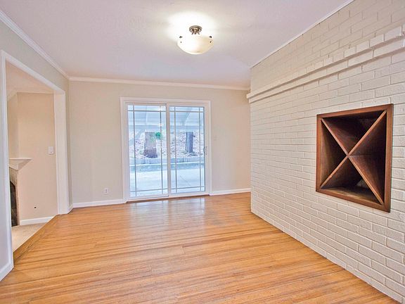 Breakfast Nook - Dining Area