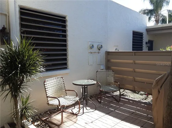 564 Lakeside Dr, Bradenton, FL 34210