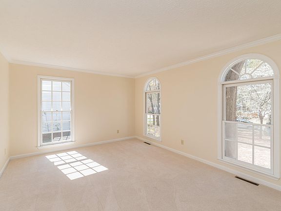 5th image of 1176 Willow Woods Dr
