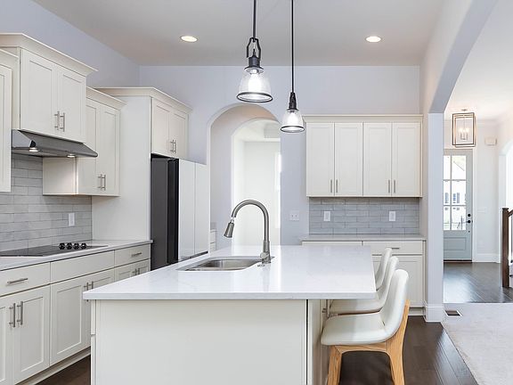 3rd image of 631 Silva Ln