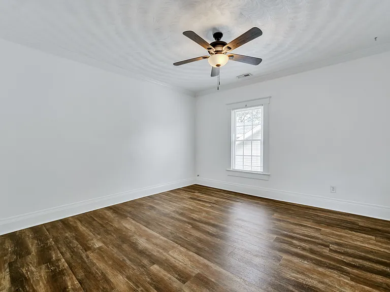 220 E Randall Ave — Photo 10