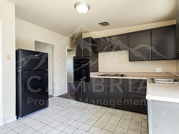 3rd image of 1637 W Paradise Ln