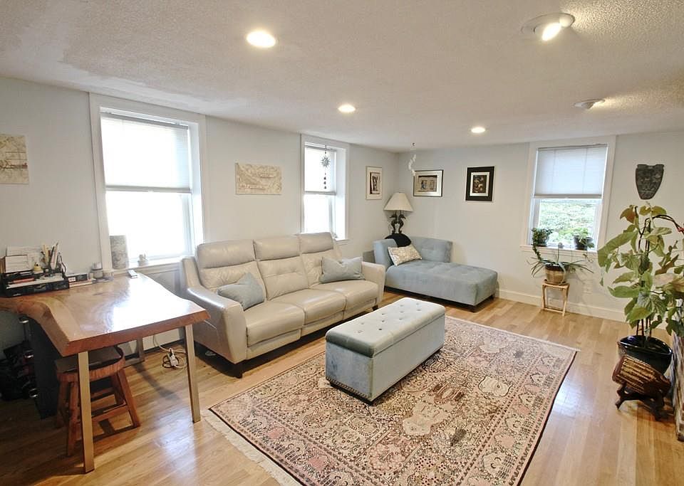 1st image of 23 Putnam St #1