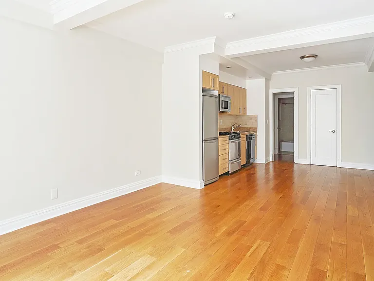 20 Park Ave #9G — Photo 2