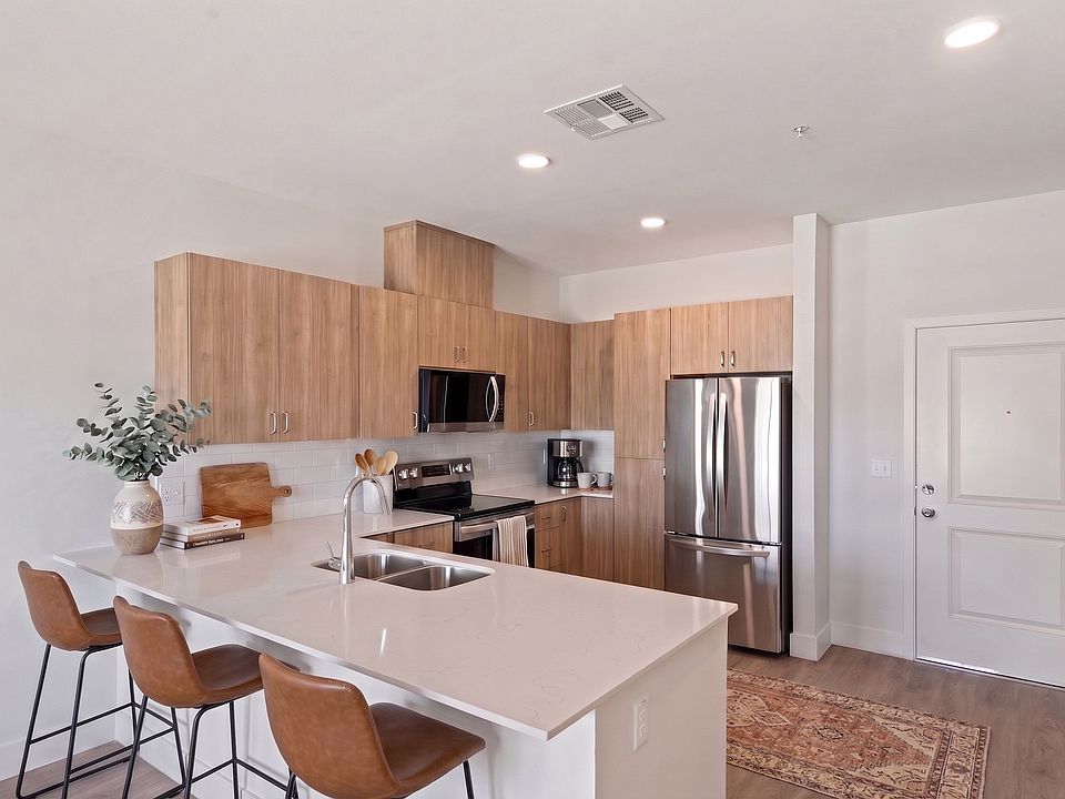 1st image of 1449 E Oneil Dr #340
