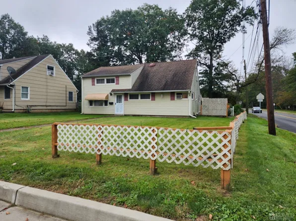 1111 Woodruff St, Iselin, NJ 08830