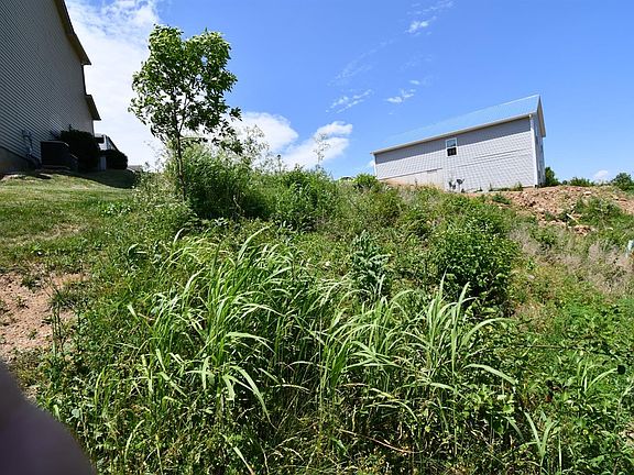 5th image of 668 Jennifer Dr