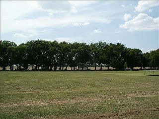 3rd image of 912 Wildwood Trl