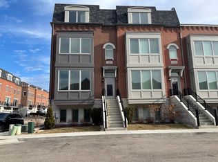 1251 Gateway Ct, Northbrook, IL 60062