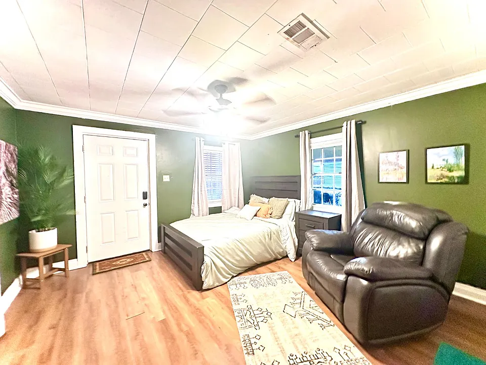 3760 Addis Ln
