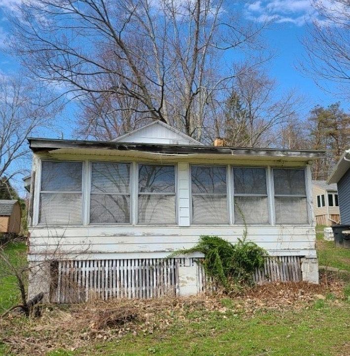 2nd image of 6918 Lakeview Dr