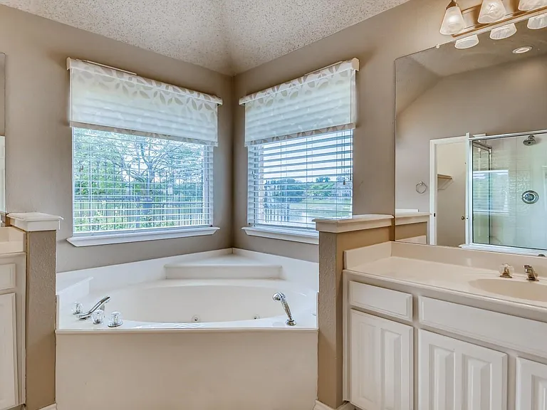 5930 River Bend Dr — Photo 23
