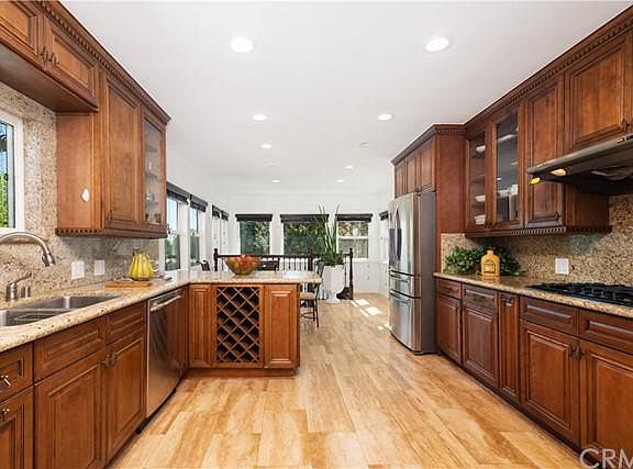4th image of 250 Oakhurst Ln