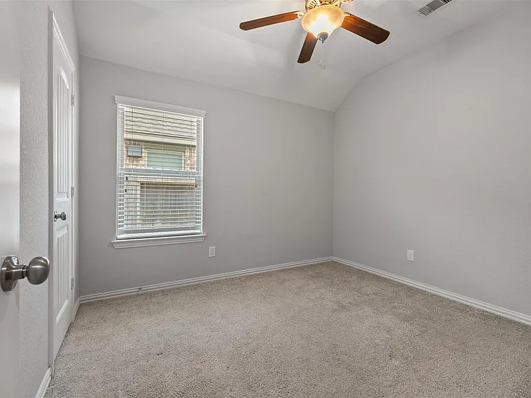 636 Maple Point Dr E — Photo 14