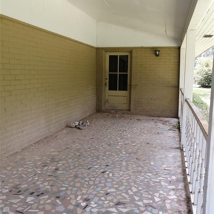 1st image of 1540 N Woodcrest Ave