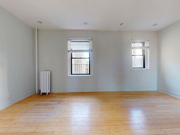 5th image of 2116 35th St #4D