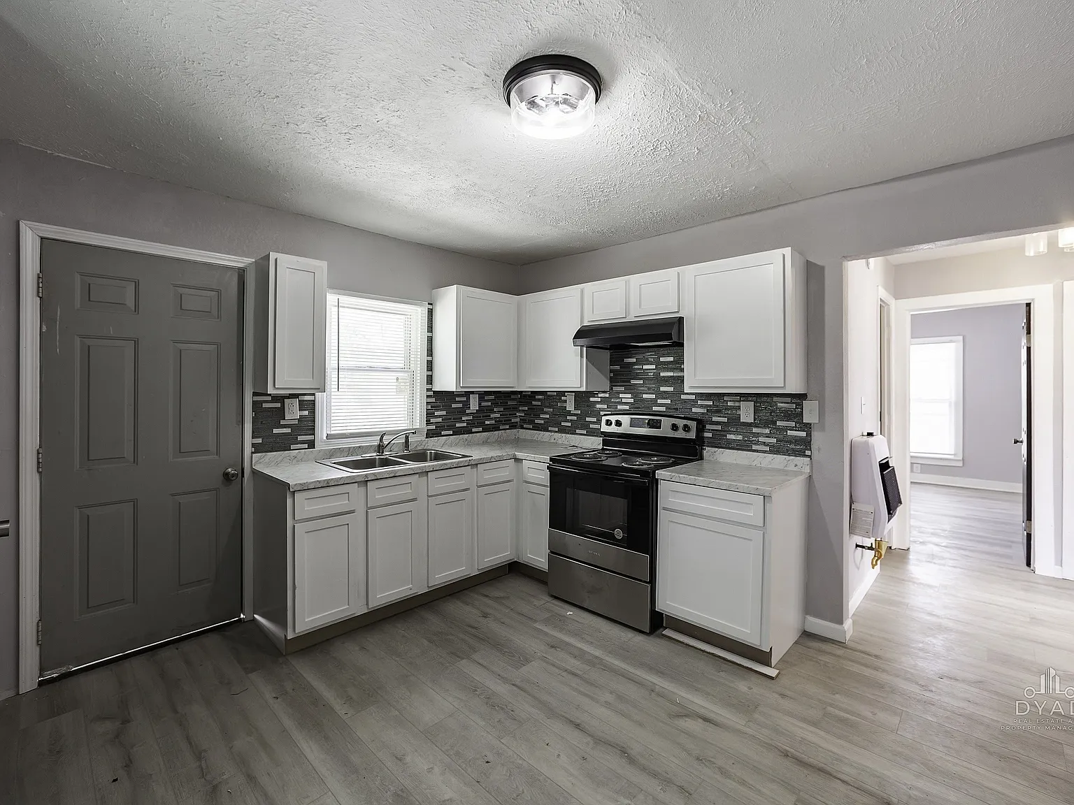 909 Lane Avenue - 1 — Photo 4