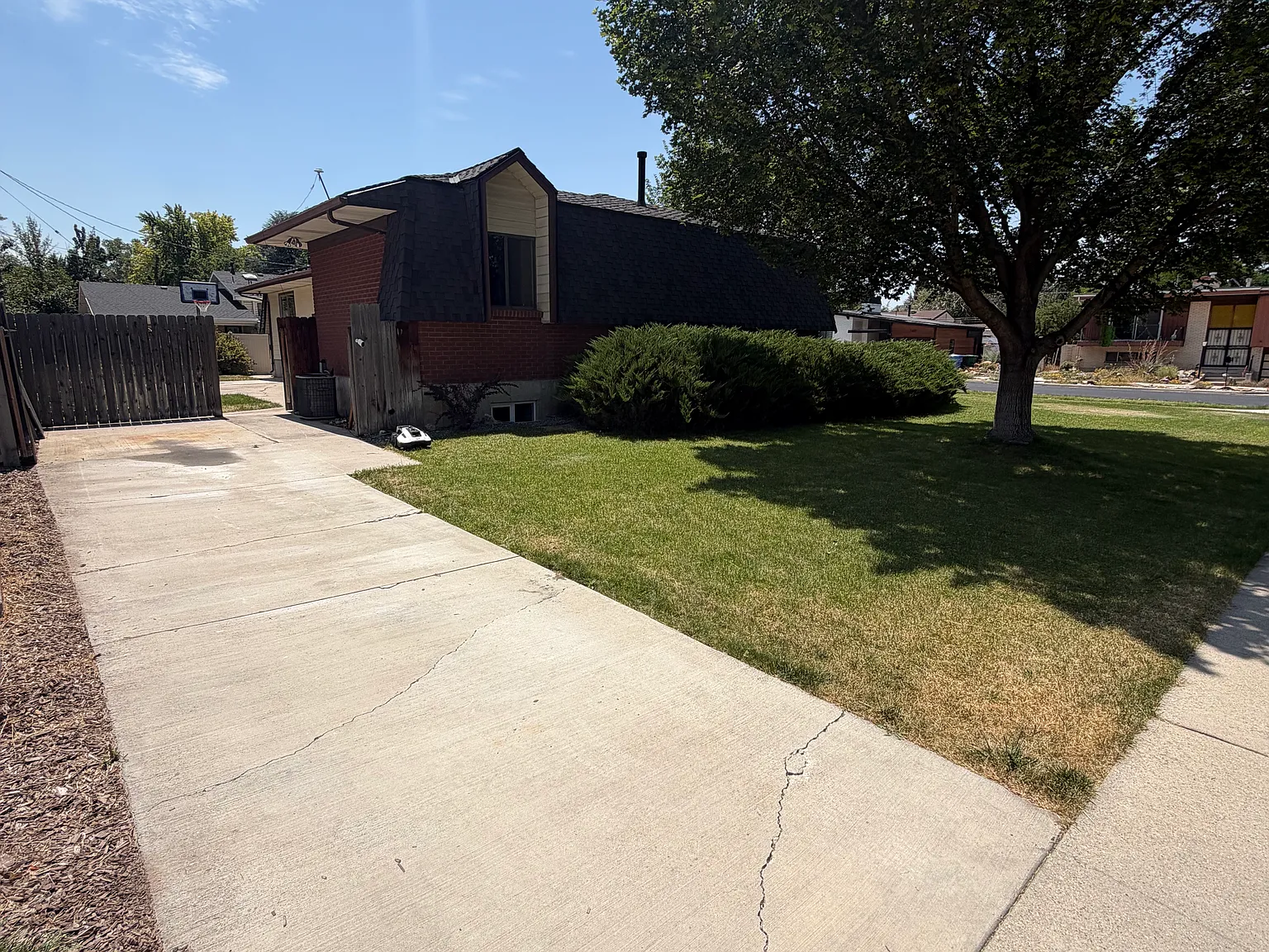 2 bed, 2500 sqft, $1,600 — Photo 3