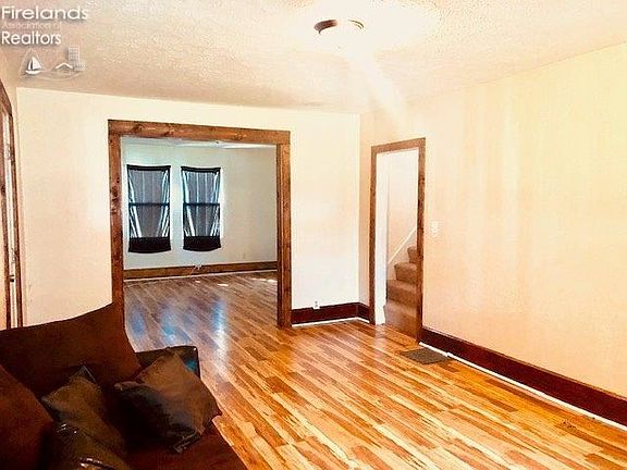 5th image of 1309 White Ave