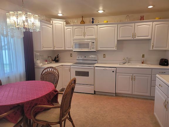 5th image of 1018 Lilac St