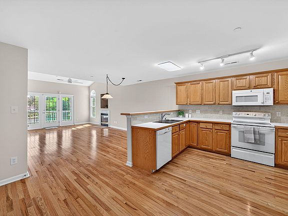 3rd image of 334 Springfork Dr
