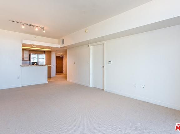 5th image of 13700 Marina Pointe Dr Unit 721