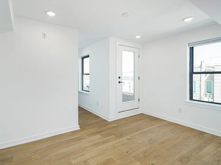 610 Moore St #402 — Photo 9