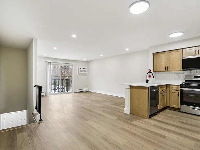 Park Crest Village — Photo 12