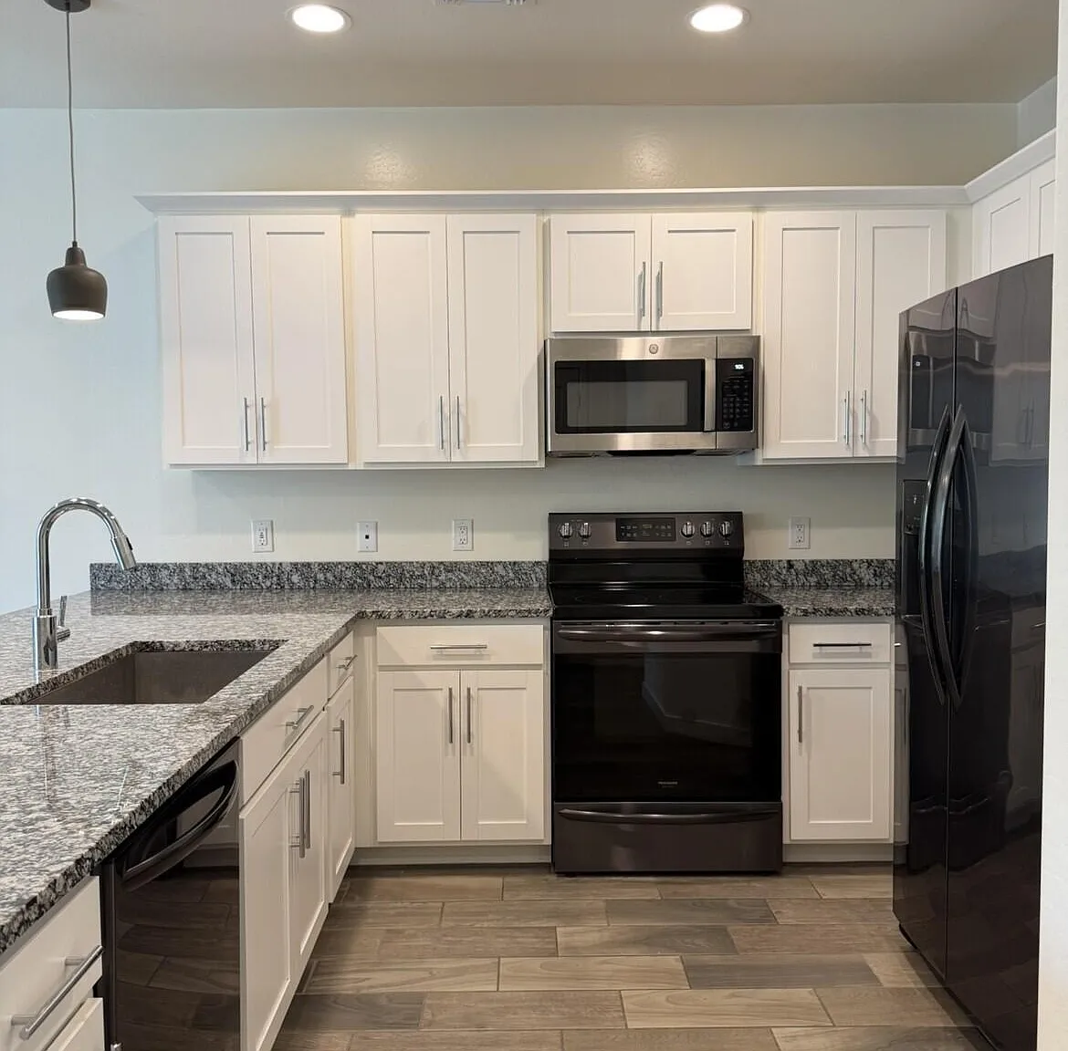 3 bed, 2.0 bath, 1308 sqft, $2,100 — Photo 1