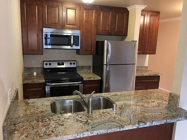 1st image of 615 Vine St Unit 18