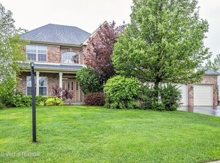 680 Saratoga Cir, Algonquin, IL 60102
