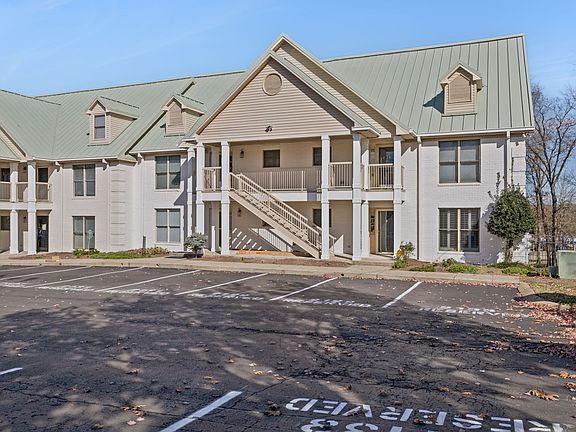 3rd image of 2133 Lakeshore Dr