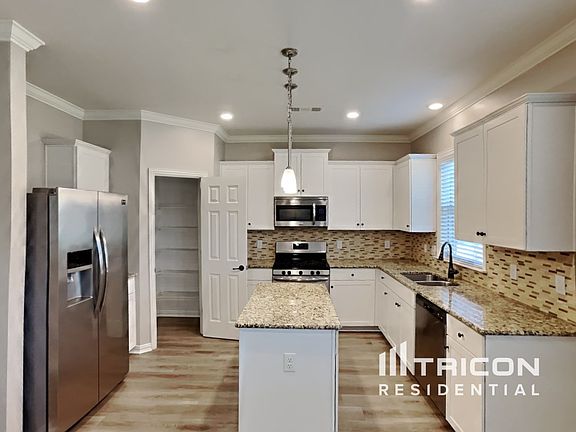 4th image of 239 Hempstead Ct