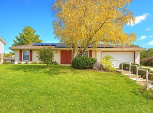 12520 W Crawford Dr, New Berlin, WI 53151