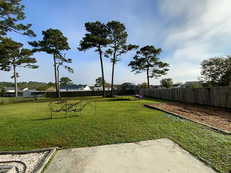 205 Zachary Ln — Photo 13