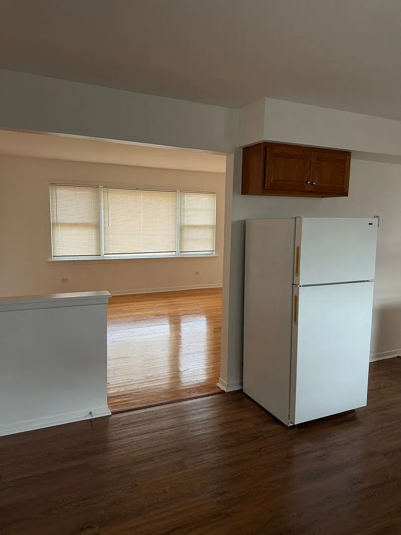 9448 Glenlake LLC — Photo 4