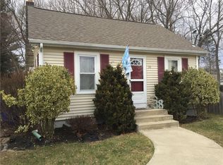 38 Castro St, Rumford, RI 02916