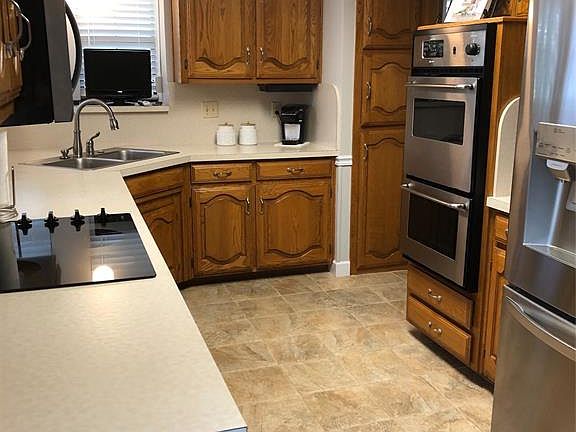 4th image of 3205 Sugarbush Dr