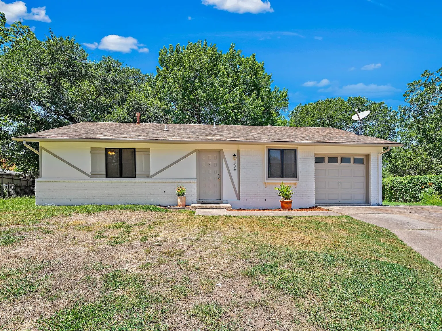 3 bed, 2.0 bath, 963 sqft, $2,100 — Photo 2