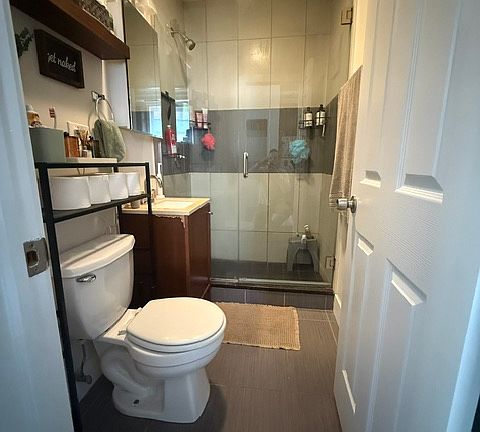 3rd image of 919 N Damen Ave APT 2F