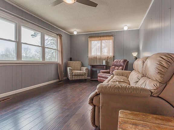 2nd image of 29 Carolyn Ln