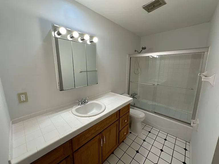 E 15th Ave 325 TPP — Photo 10