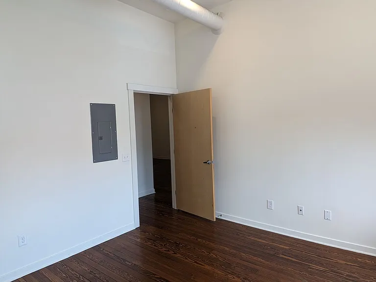 1208 Main St — Photo 17