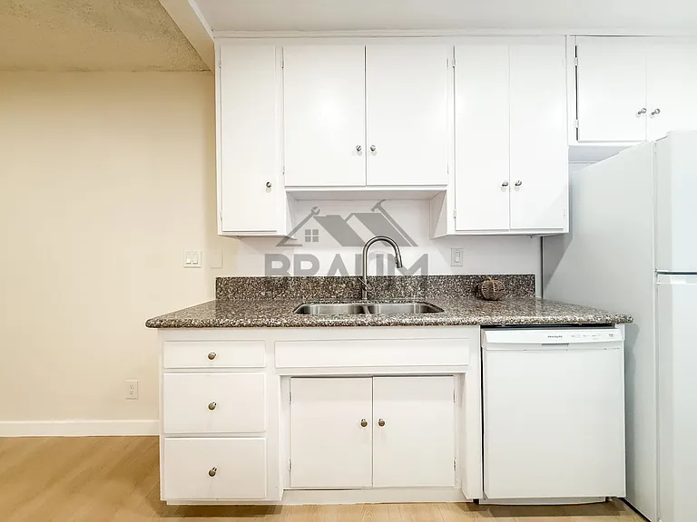 6041 WHITSETT — Photo 7