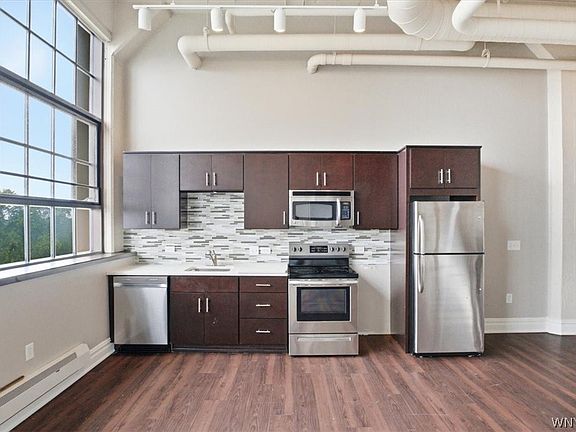 2nd image of 2915 Main St #401